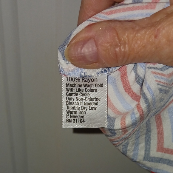 Crown Ivy Women's Sleeveless Red, White and Blue V-Neck Top Size XL - Picture 9 of 9